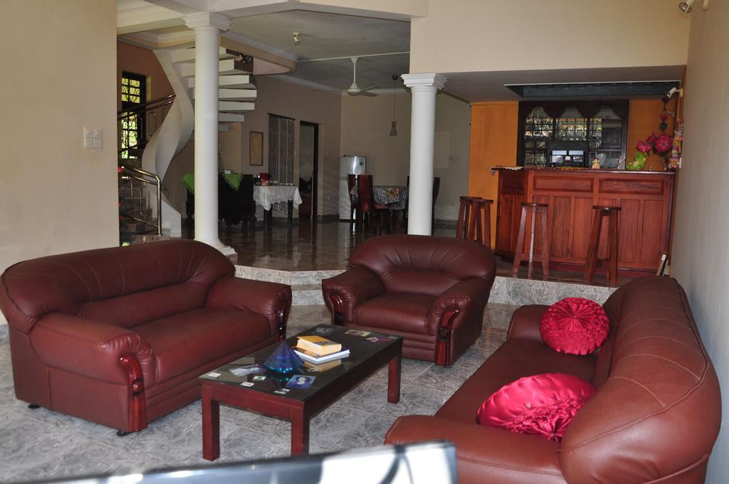 Sugandi Inn Kochchikade Dış mekan fotoğraf