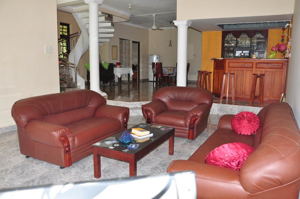 Sugandi Inn Kochchikade Dış mekan fotoğraf