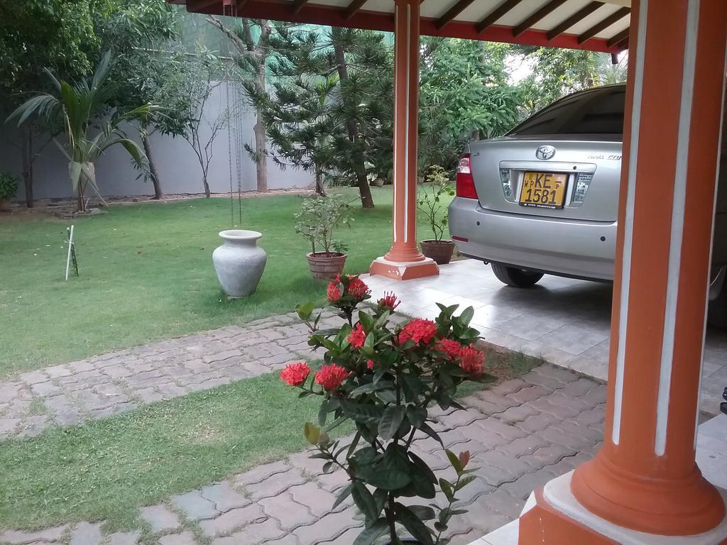 Sugandi Inn Kochchikade Dış mekan fotoğraf