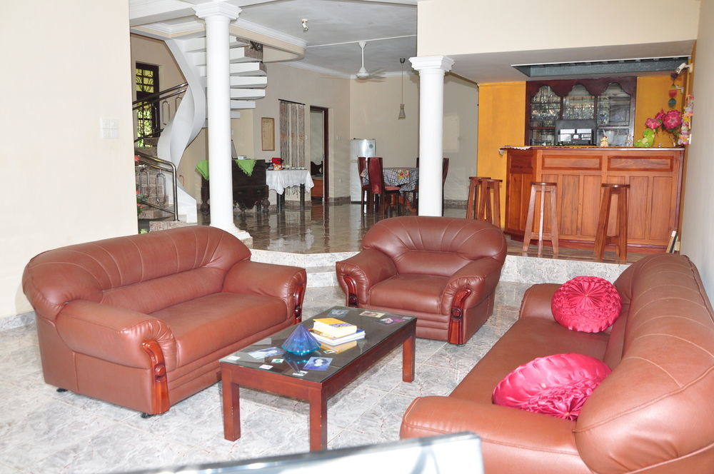 Sugandi Inn Kochchikade Dış mekan fotoğraf