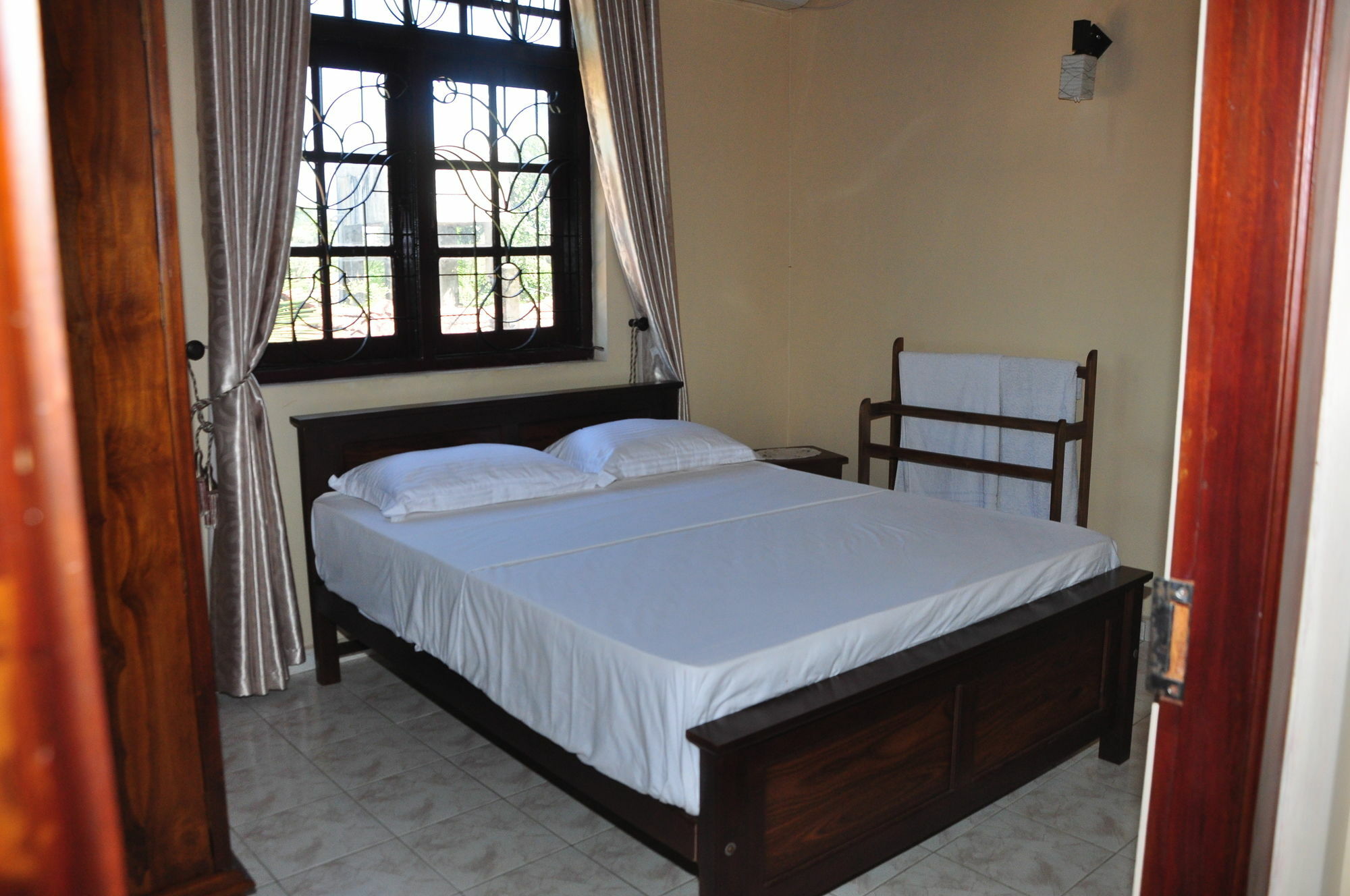 Sugandi Inn Kochchikade Dış mekan fotoğraf