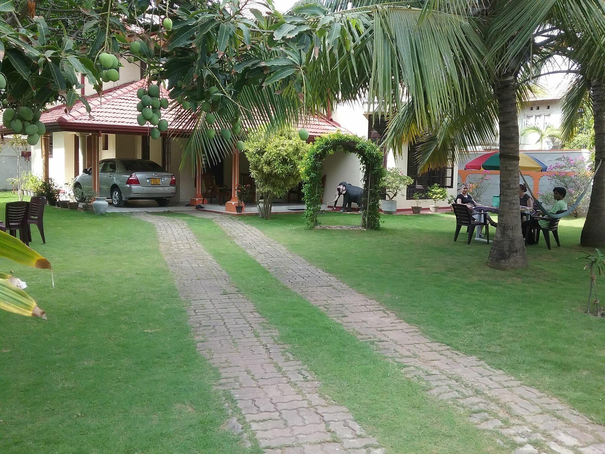 Sugandi Inn Kochchikade Dış mekan fotoğraf